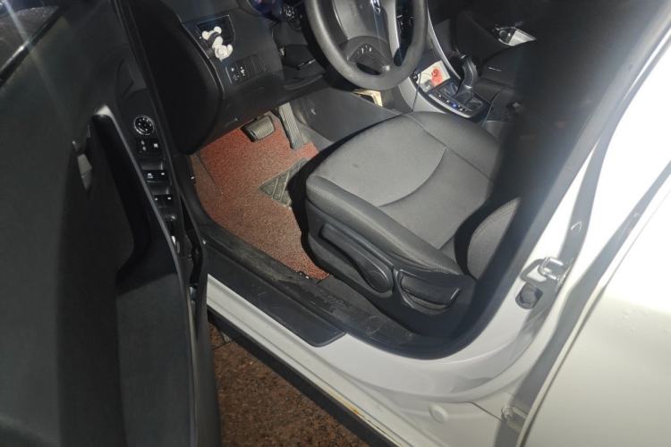 Used Hyundai Elantra (5th Generation / Langdong) 2016 1.6L Automatic Smart Version Driver Seat