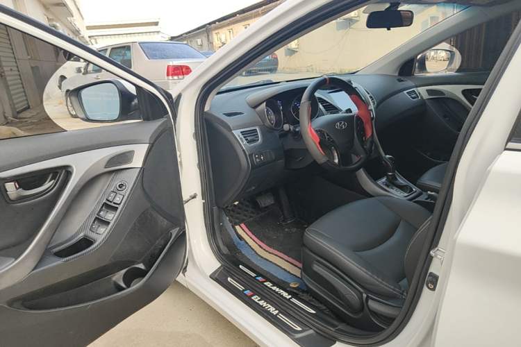 Used Hyundai Elantra (5th Generation / Langdong) 2016 1.6L Automatic Smart Version Driver Seat