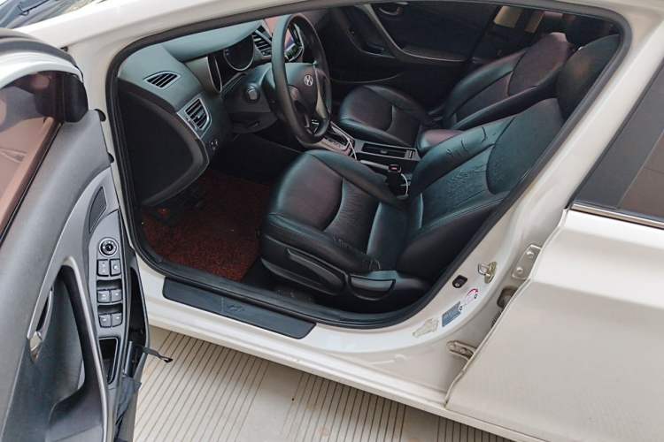 Used Hyundai Elantra (5th Generation / Langdong) 2016 1.6L Automatic Smart Version Driver Seat