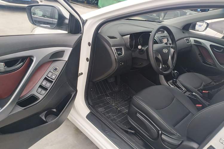 Used Hyundai Elantra (5th Generation / Langdong) 2016 1.6L Automatic Smart Version Driver Seat