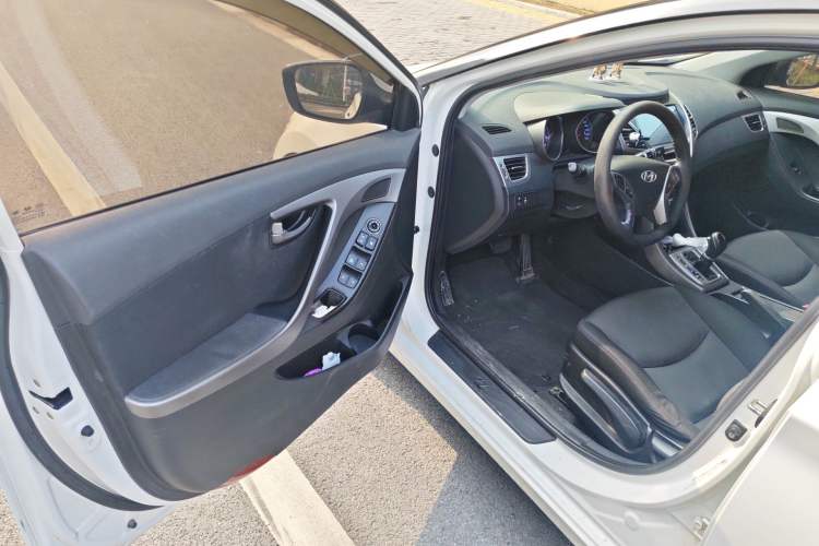Used Hyundai Elantra (5th Generation / Langdong) 2016 1.6L Automatic Smart Version Driver Seat
