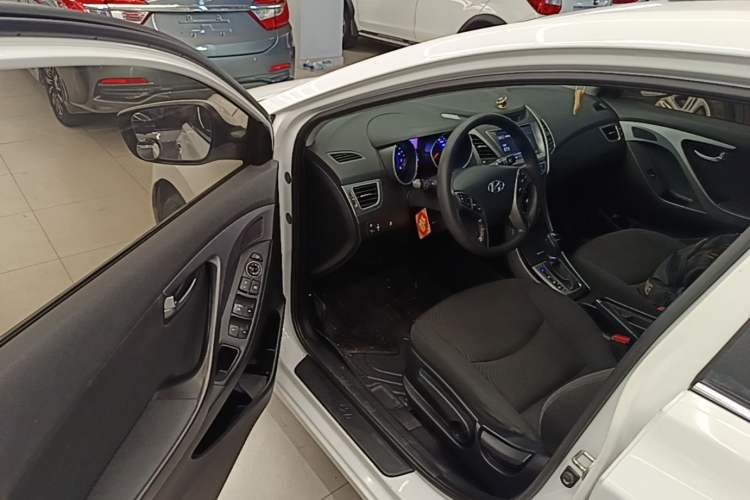 Used Hyundai Elantra (5th Generation / Langdong) 2016 1.6L Automatic Prestige Model Driver Seat