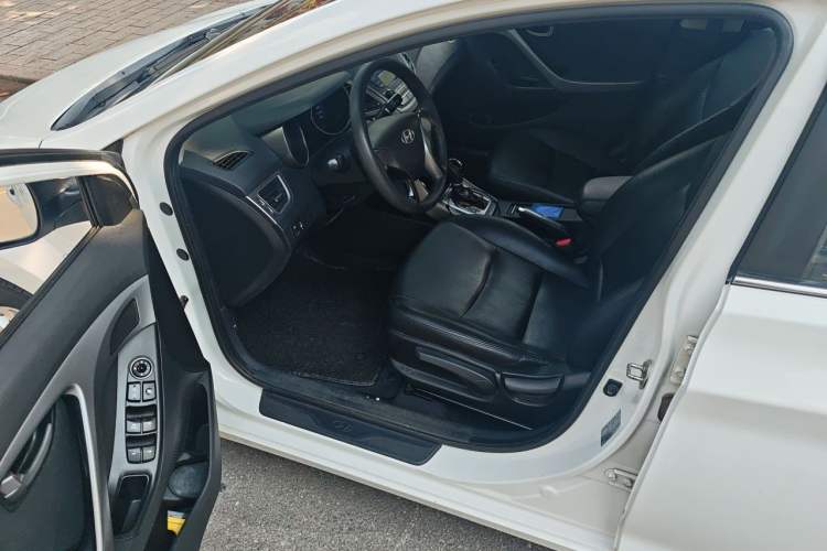 Used Hyundai Elantra (5th Generation / Langdong) 2016 1.6L Automatic Smart Version Driver Seat