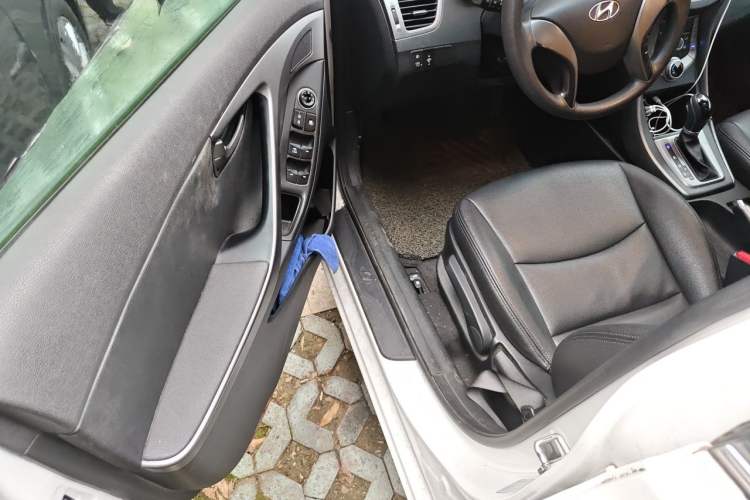 Used Hyundai Elantra (5th Generation / Langdong) 2016 1.6L Automatic Smart Version Driver Seat