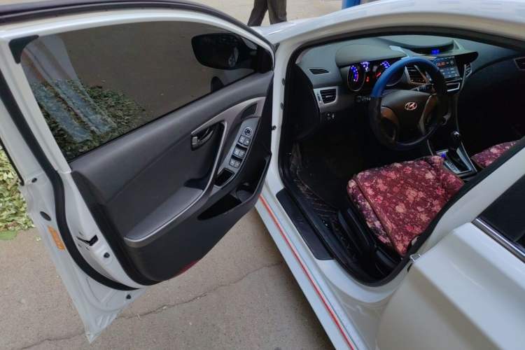 Used Hyundai Elantra (5th Generation / Langdong) 2016 1.6L Automatic Smart Version Driver Seat