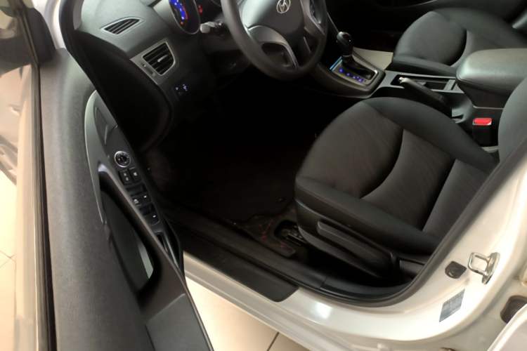Used Hyundai Elantra (5th Generation / Langdong) 2016 1.6L Automatic Smart Version Driver Seat