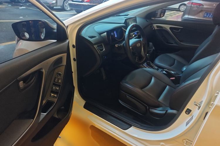 Used Hyundai Elantra (5th Generation / Langdong) 2016 1.6L Automatic Smart Version Driver Seat