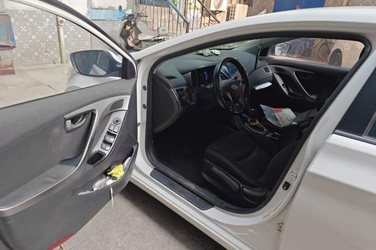 Used Hyundai Elantra (5th Generation / Langdong) 2016 1.6L Automatic Smart Version Driver Seat
