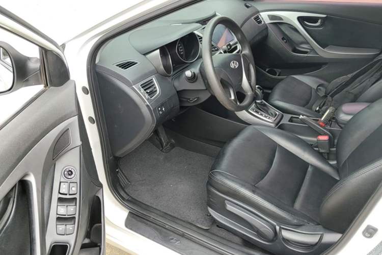 Used Hyundai Elantra (5th Generation / Langdong) 2016 1.6L Automatic Smart Version Driver Seat