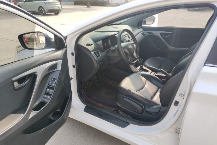 Used Hyundai Elantra (5th Generation / Langdong) 2016 1.6L Automatic Smart Version Driver Seat
