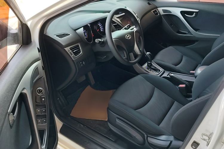 Used Hyundai Elantra (5th Generation / Langdong) 2016 1.6L Automatic Smart Version Driver Seat