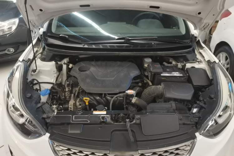 Used Hyundai Elantra (5th Generation / Langdong) 2016 1.6L Manual Fashion Edition Engine Bay