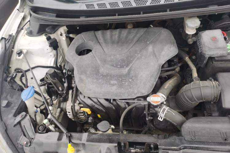 Used Hyundai Elantra (5th Generation / Langdong) 2016 1.6L Automatic Smart Version Engine Bay