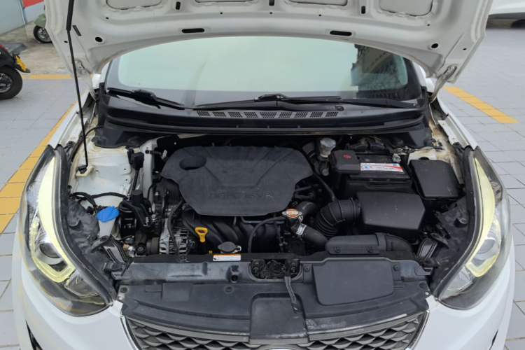 Used Hyundai Elantra (5th Generation / Langdong) 2016 1.6L Automatic Smart Version Engine Bay