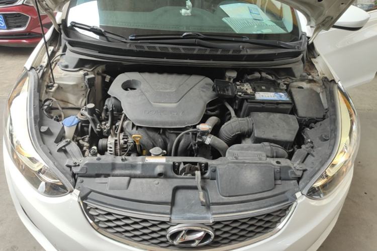 Used Hyundai Elantra (5th Generation / Langdong) 2016 1.6L Automatic Smart Version Engine Bay