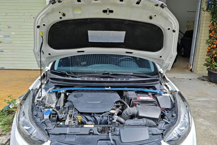 Used Hyundai Elantra (5th Generation / Langdong) 2016 1.6L Automatic Smart Version Engine Bay