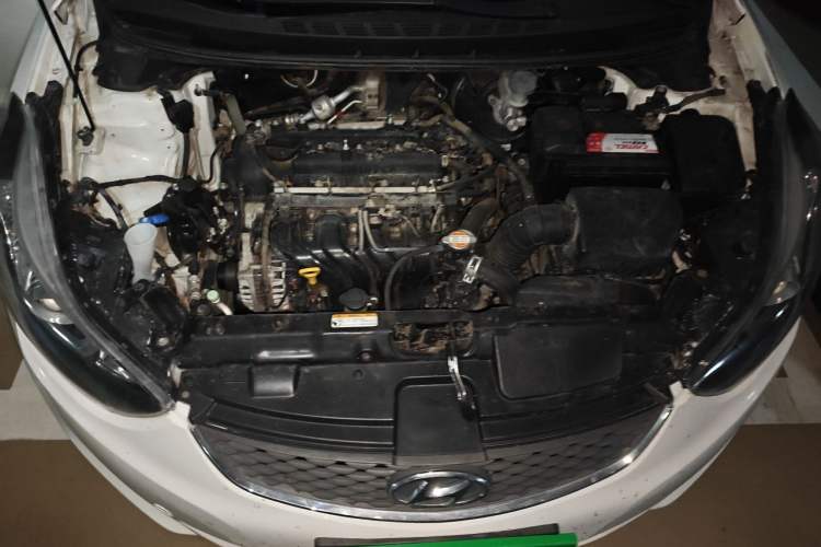 Used Hyundai Elantra (5th Generation / Langdong) 2016 1.6L Manual Luxury Model Engine Bay