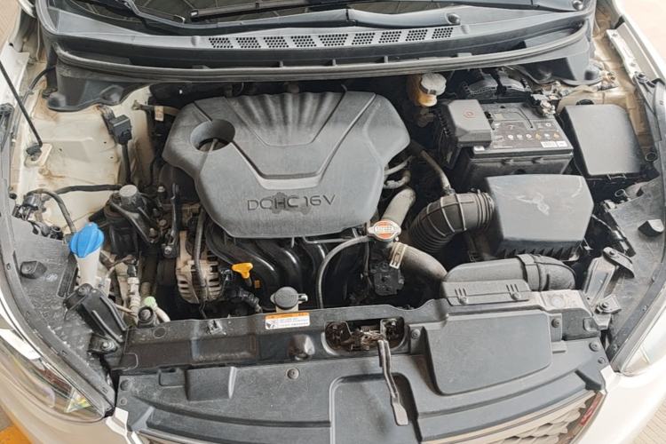 Used Hyundai Elantra (5th Generation / Langdong) 2016 1.6L Automatic Smart Version Engine Bay