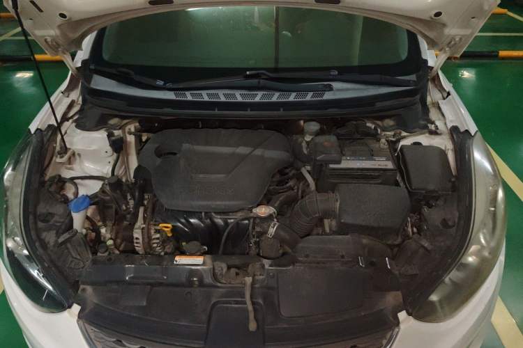 Used Hyundai Elantra (5th Generation / Langdong) 2016 1.6L Automatic Smart Version Engine Bay