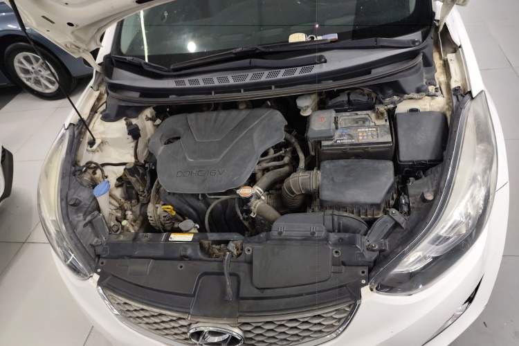Used Hyundai Elantra (5th Generation / Langdong) 2016 1.6L Automatic Prestige Model Engine Bay