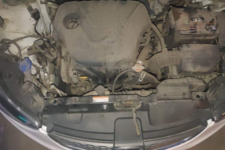 Used Hyundai Elantra (5th Generation / Langdong) 2016 1.6L Manual Luxury Model Engine Bay