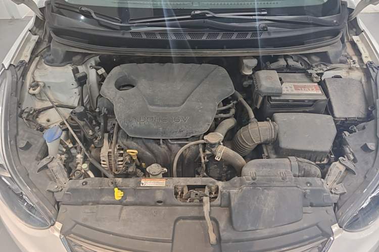 Used Hyundai Elantra (5th Generation / Langdong) 2016 1.6L Automatic Smart Version Engine Bay