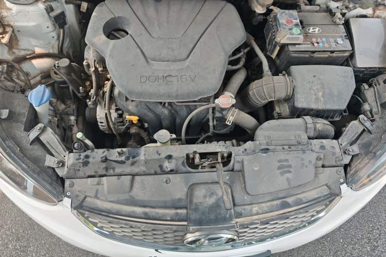Used Hyundai Elantra (5th Generation / Langdong) 2016 1.6L Manual Luxury Model Engine Bay