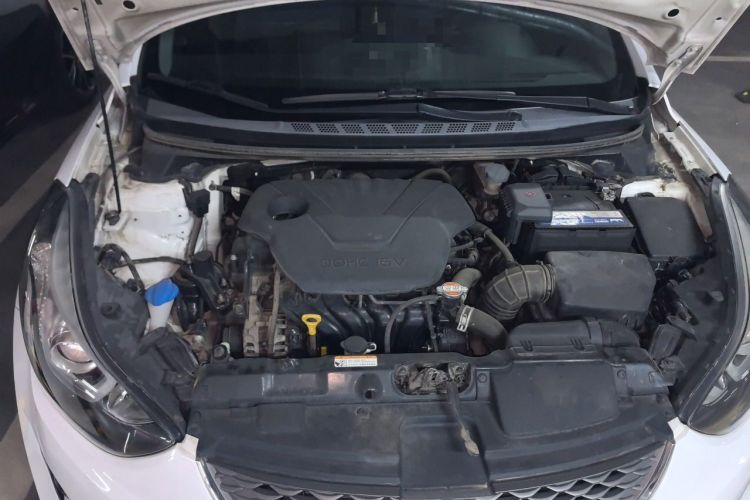 Used Hyundai Elantra (5th Generation / Langdong) 2016 1.6L Automatic Smart Version Engine Bay