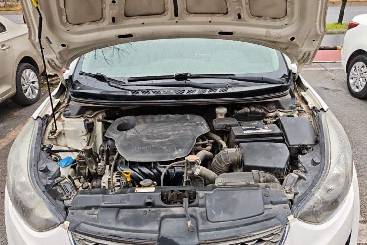 Used Hyundai Elantra (5th Generation / Langdong) 2016 1.6L Automatic Smart Version Engine Bay