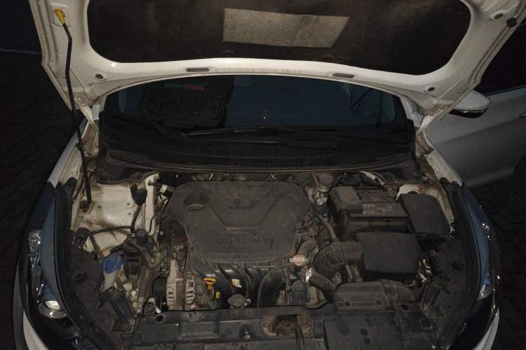 Used Hyundai Elantra (5th Generation / Langdong) 2016 1.6L Automatic Prestige Model Engine Bay