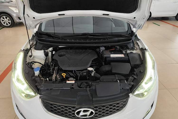 Used Hyundai Elantra (5th Generation / Langdong) 2016 1.6L Automatic Smart Version Engine Bay