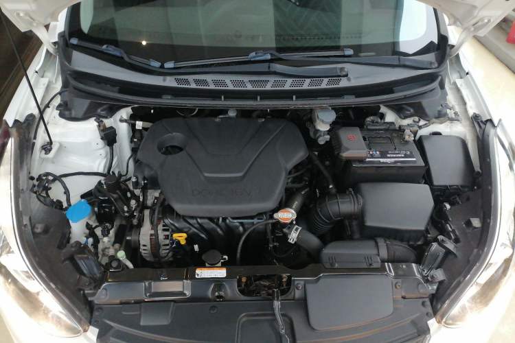 Used Hyundai Elantra (5th Generation / Langdong) 2016 1.6L Manual Luxury Model Engine Bay