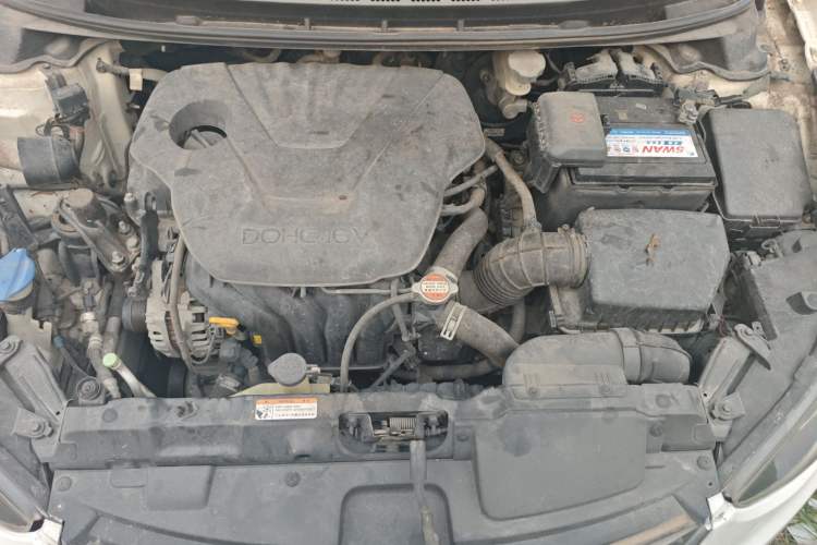 Used Hyundai Elantra (5th Generation / Langdong) 2016 1.6L Automatic Smart Version Engine Bay