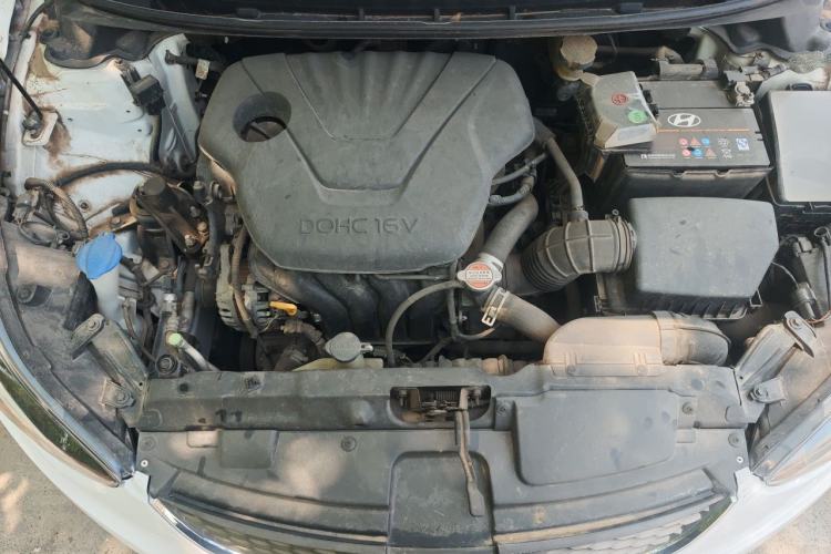 Used Hyundai Elantra (5th Generation / Langdong) 2016 1.6L Manual Luxury Model Engine Bay