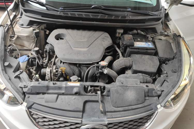 Used Hyundai Elantra (5th Generation / Langdong) 2016 1.6L Automatic Smart Version Engine Bay