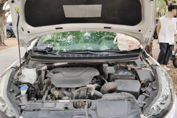 Used Hyundai Elantra (5th Generation / Langdong) 2016 1.6L Automatic Smart Version Engine Bay