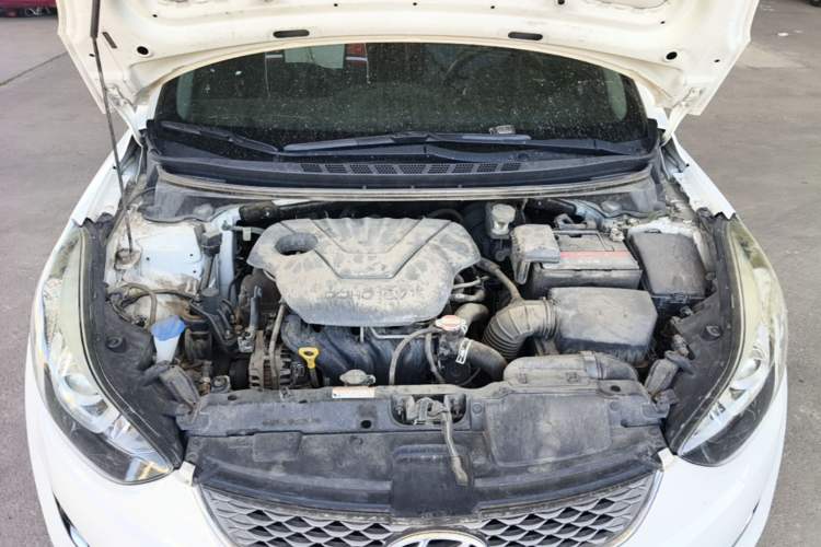 Used Hyundai Elantra (5th Generation / Langdong) 2016 1.6L Manual Luxury Model Engine Bay