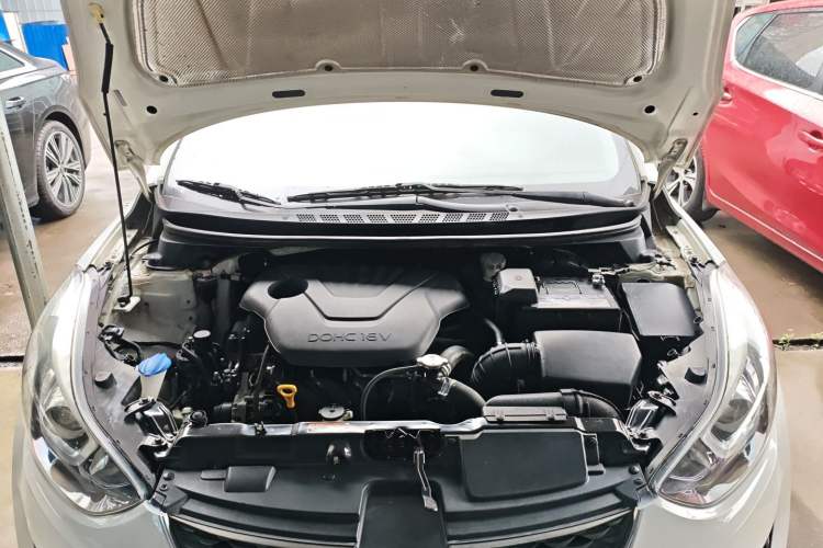 Used Hyundai Elantra (5th Generation / Langdong) 2016 1.6L Automatic Smart Version Engine Bay