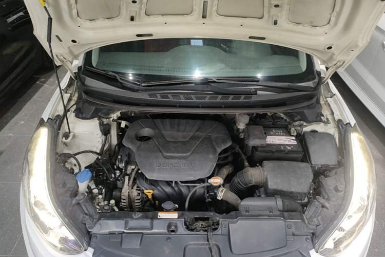 Used Hyundai Elantra (5th Generation / Langdong) 2016 1.6L Automatic Smart Version Engine Bay