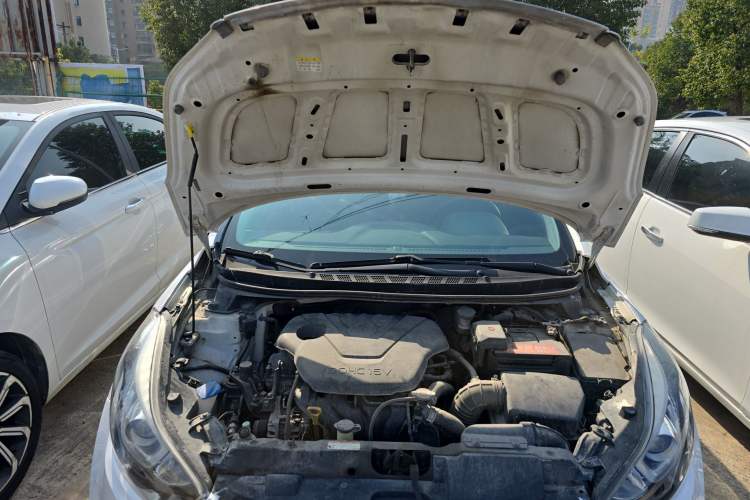 Used Hyundai Elantra (5th Generation / Langdong) 2016 1.6L Automatic Smart Version Engine Bay