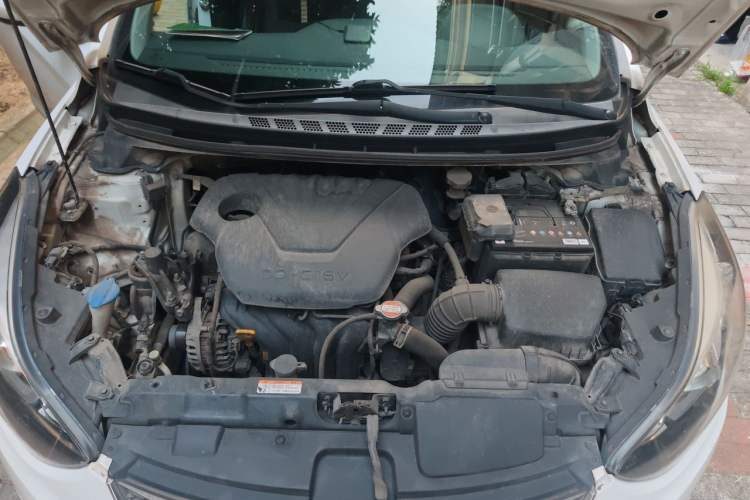 Used Hyundai Elantra (5th Generation / Langdong) 2016 1.6L Automatic Smart Version Engine Bay
