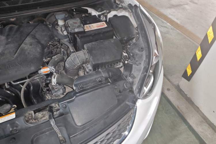 Used Hyundai Elantra (5th Generation / Langdong) 2016 1.6L Manual Luxury Model Engine Bay Left