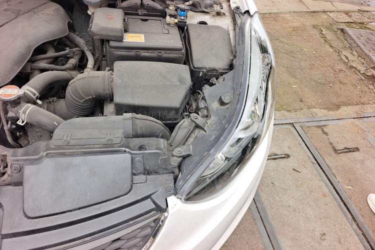 Used Hyundai Elantra (5th Generation / Langdong) 2016 1.6L Automatic Prestige Model Engine Bay Left