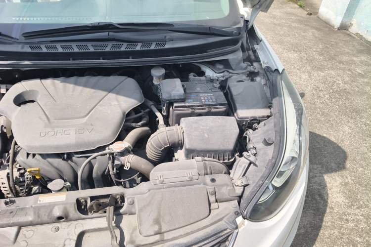 Used Hyundai Elantra (5th Generation / Langdong) 2016 1.6L Manual Luxury Model Engine Bay Left