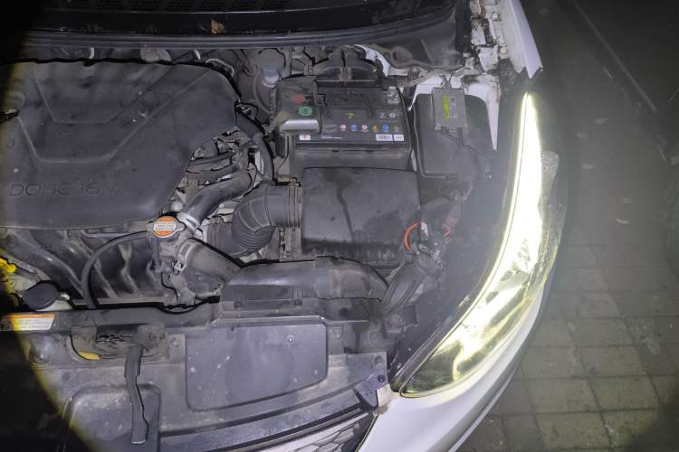 Used Hyundai Elantra (5th Generation / Langdong) 2016 1.6L Automatic Smart Version Engine Bay Left