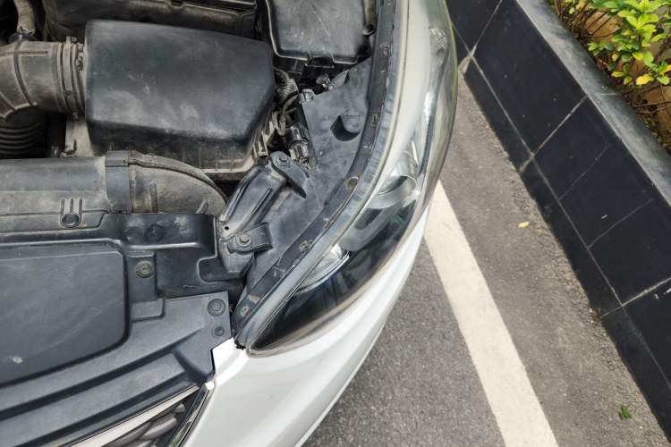 Used Hyundai Elantra (5th Generation / Langdong) 2016 1.6L Automatic Prestige Model Engine Bay Left