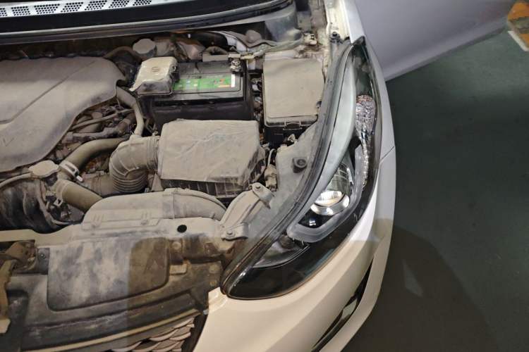 Used Hyundai Elantra (5th Generation / Langdong) 2016 1.6L Manual Luxury Model Engine Bay Left