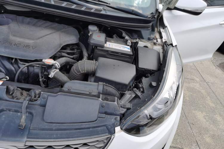 Used Hyundai Elantra (5th Generation / Langdong) 2016 1.6L Manual Luxury Model Engine Bay Left