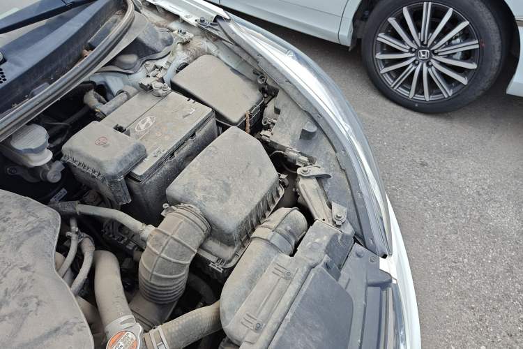 Used Hyundai Elantra (5th Generation / Langdong) 2016 1.6L Manual Luxury Model Engine Bay Left