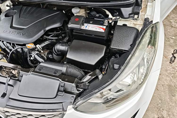 Used Hyundai Elantra (5th Generation / Langdong) 2016 1.6L Manual Luxury Model Engine Bay Left